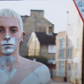 Μια ταινία μικρού μήκους για την αντρική συλλογή του Alexander McQueen