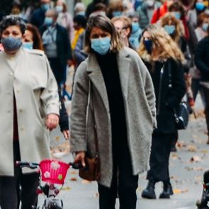 &lt;em>Κορονοϊός&lt;/em>: Στο κόκκινο με 6.862 νέα κρούσματα