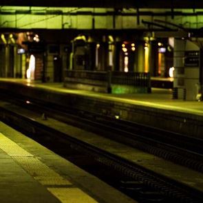 Η βαλίτσα που φορτίζει smartphone και laptop εν κινήσει