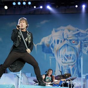 Bruce Dickinson εναντίον &lt;em>κορονοϊού&lt;/em>