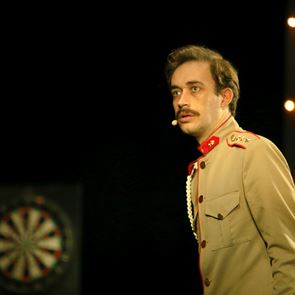 Ο Άρης Μπαλής βαλτώνει συχνά αλλά τουλάχιστον ζει στο εδώ και τώρα