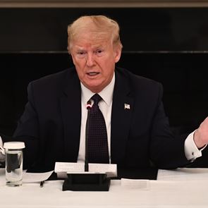 Ο Donald <em>Trump</em> δεν σταματά να εξαπολύει απειλές κατά πάντων