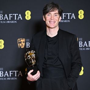 Σχεδόν κι εμείς συγκινηθήκαμε με τον λόγο του Cillian Murphy στα βραβεία BAFTA