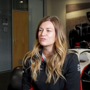 Laura Mueller: Αυτή είναι η πρώτη γυναίκα επικεφαλής μηχανικός στην F1