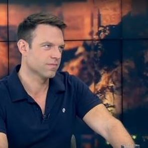 Ο Στέφανος Κασσελάκης δηλώνει αριστερός και πρόθυμος να πάει στρατό