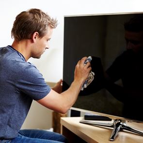 Ο πιο εύκολος τρόπος για να καθαρίσεις την τηλεόραση