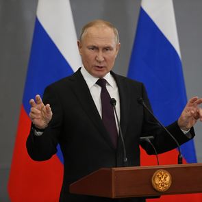 Οι Σοβιετικοί πυροβολούσαν τους στρατιώτες που υποχωρούσαν. Οι &lt;em>Ρώσοι&lt;/em>;