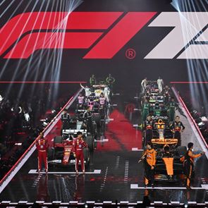 F1 75 Live: Απίστευτο υπερθέαμα εκτός πίστας για την έναρξη της σεζόν (εικόνες, video