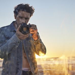 Ο Brooklyn Beckham μπροστά και πίσω από την κάμερα στη νέα καμπάνια της Pepe Jeans London