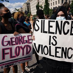 Πώς μπορείς να βοηθήσεις να αποδοθεί δικαιοσύνη για τη δολοφονία του George Floyd