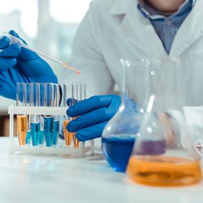 Το νέο αντιικό φάρμακο για τον &lt;em>κορονοϊό&lt;/em> που δίνει ελπίδες