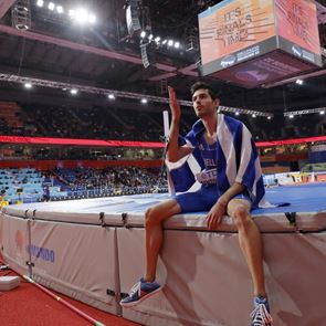 Ποιος θα υποδεχτεί τον Μίλτο Τεντόγλου στο αεροδρόμιο