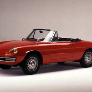 Από το Χόλιγουντ έως την αιωνιότητα με την Alfa Romeo Spider