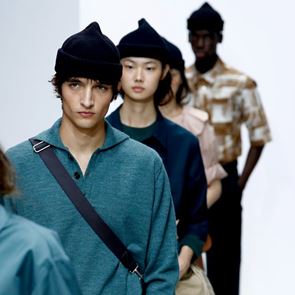 Ο σκούφος είναι (και) haute couture