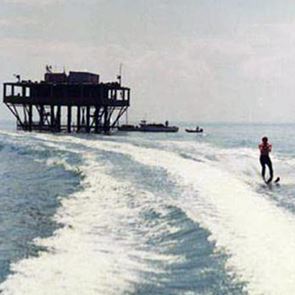 Η τρελή ιστορία του Νησιού των Τριαντάφυλλων