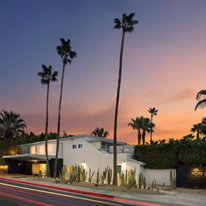 Το &lt;em>ξενοδοχείο&lt;/em> των θρύλων του Χόλιγουντ άνοιξε πάλι στο Παλμ Σπρινγκς