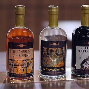 Tα βιβλία του Ernest Hemingway έγιναν ποτά