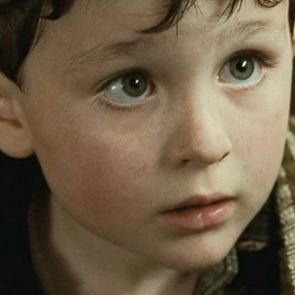 Ένα 5χρονο αγόρι από την Ιρλανδία είχε μόνο μια ατάκα στον &#39;Τιτανικό&#39; κι όμως εισπράττει μέχρι σήμερα σεβαστή αμοιβή