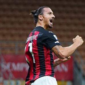 Ο Zlatan Ibrahimovic χρόνια δεν κοιτά