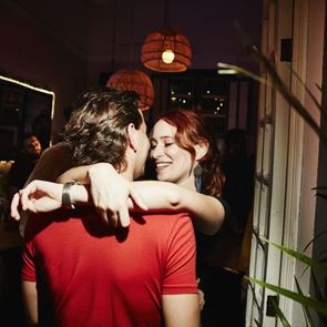 Οι &lt;em>γυναίκες&lt;/em> &#39;μυρίζονται&#39; κυριολεκτικά τους εργένηδες, λέει η επιστήμη