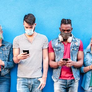 Ένας στους δέκα 20άρηδες που πέρασαν Covid κινδυνεύει να κολλήσει ξανά