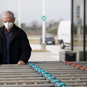 Τριπλάσιος ο κίνδυνος θανάτου από κορονοϊό σε σχέση με τη γρίπη
