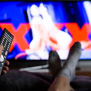 Πόσα χρήματα κερδίζουν οι ηθοποιοί ερωτικών ταινιών