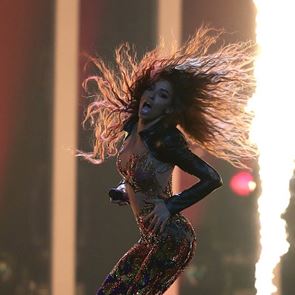 Ελένη Φουρέιρα: Σέξι εμφάνιση με ζαρτιέρες στο πλατό του House of Fame