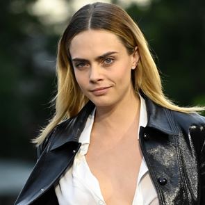Η Cara Delevingne έβαλε μυαλό