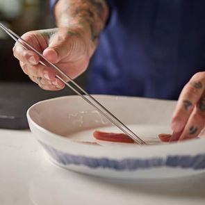 Ο Δημήτρης Κατριβέσης ξανακάνει το Thama του στην Τήνο