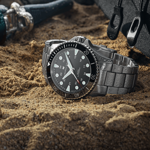 Στυλ εντός και εκτός νερού με το Khaki Navy Scuba