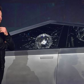 Πανωλεθρία για τον Musk, ανακλήθηκαν όλα τα Tesla Cybertruck