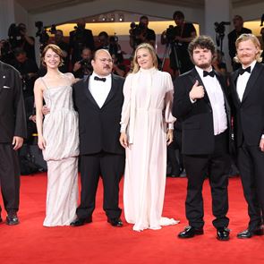 Έχουμε trailer για το Bugonia, τη νέα ταινία του Γιώργου Λάνθιμου - Αποθεώθηκε στο Φεστιβάλ Βενετίας