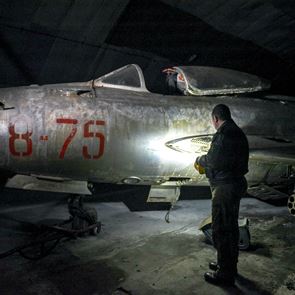Στο νεκροταφείο των μαχητικών jets της Αλβανίας