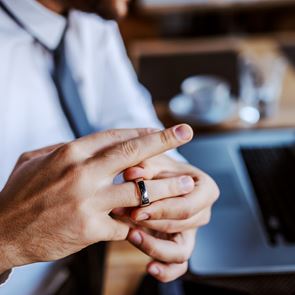 Γιατί οι 45αρηδες είναι πιο άπιστοι από ποτέ