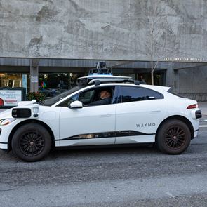 Μόλις είδαμε την καλύτερη διαφήμιση για τα robotaxi