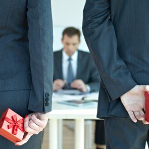 Τα κόλπα των CEOs για να έχουν ευτυχισμένους υπαλλήλους στις γιορτές