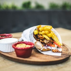 Σουβλάκι vs. &lt;em>πίτσα&lt;/em>, η μάχη των θερμίδων