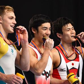 Γιατί οι Ολυμπιονίκες δαγκώνουν τα μετάλλια