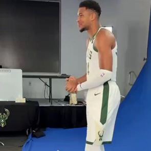 Γιάννης Αντετοκούνμπο: Μετά το πιλάτες έπιασε την σάμπα (video