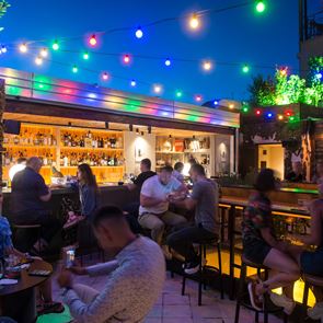 Στο Λοκάλι για τη μεγαλύτερη γιορτή του Gin