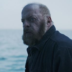 &quot;Το Μυστήριο του Μπλοκ Άιλαντ&quot;, η καλύτερη ταινία τρόμου του &lt;em>Netflix&lt;/em> αυτή τη στιγμή