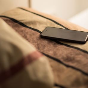 Το πρόβλημα με τη φόρτιση του κινητού το βράδυ