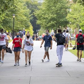 Κορονοϊός: Πάνω από 100 οι διασωληνωμένοι, 9.360 νέα κρούσματα
