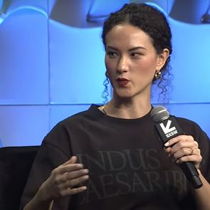 Η CEO του Bluesky τρόλαρε τον Mark Zuckerberg με ένα T-shirt που έχει ξεπουλήσει