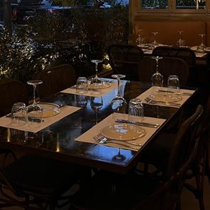 Στο ολόφρεσκο IAMA θα ξαναερωτευθείς την ελληνική κουζίνα