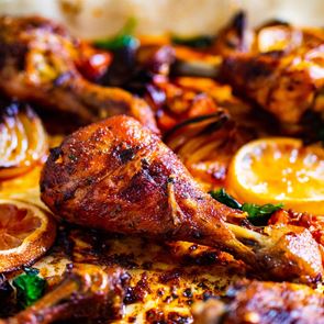 Μπουτάκια <em>κοτόπουλου</em> με πικάντικο γλάσο, η συνταγή