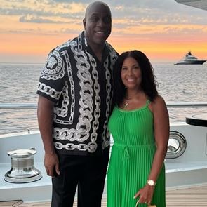Ζηλέψαμε την πολυτελή θαλαμηγό του Magic Johnson που &#39;οργώνει&#39; το Ιόνιο (βίντεο
