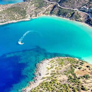 Μια μαγευτική αλλά άγνωστη παραλία στην Κρήτη-Αποθεώθηκε από τα ξένα μέσα