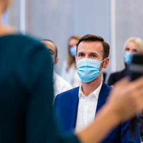 Όμικρον 2, η νέα ανησυχητική παράλλαξη του κορονοϊού